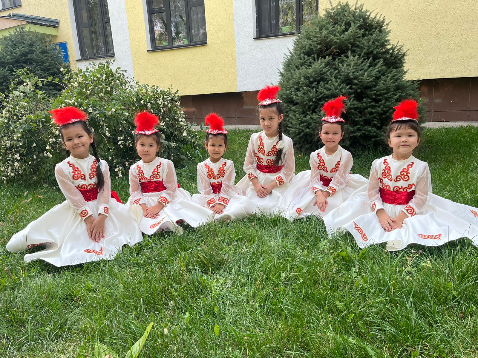 "Өнеріміз саған-Қазақстан!" байқауынан! Би өнерінен II-орын!