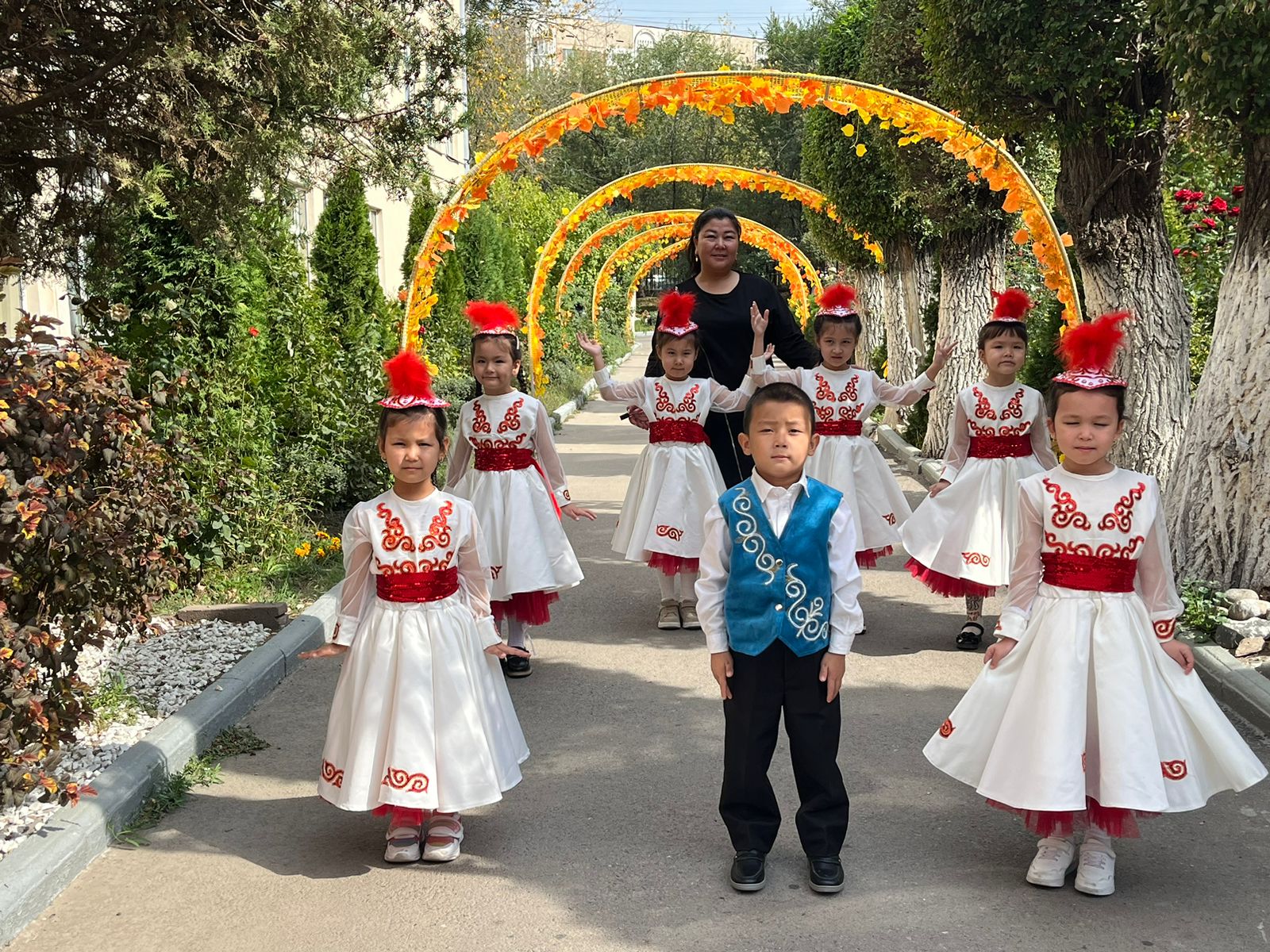 "Өнеріміз саған-Қазақстан!" байқауынан Баянғали Әлімжанов  "Сүйіп өтемін"! мәнерлеп оқудан II-орын иелендік!